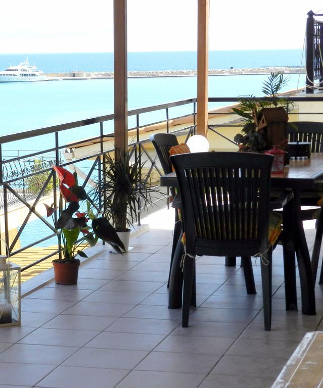 Port View Apartment ไซคิย์นธอสทาวน์ ภายนอก รูปภาพ